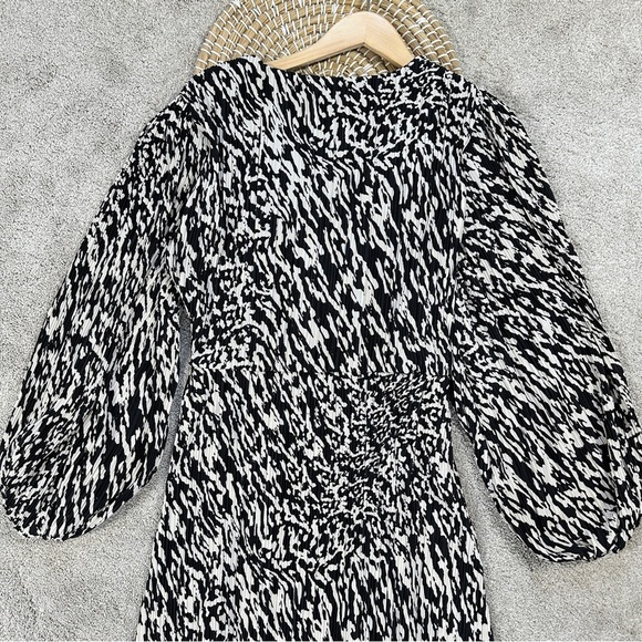 H&M Women’s Pleated Wrapover Midi Dress Longsleeve V-Neck Print in Light Beige L - Picture 9 of 14